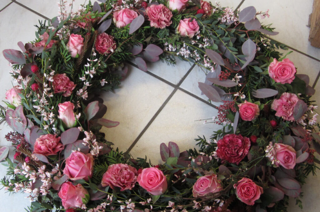 Trauerkranz in Rosa