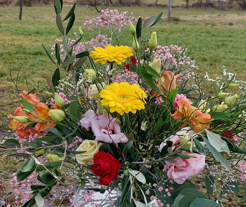 Luftiger, bunter Strauß für Muttertag